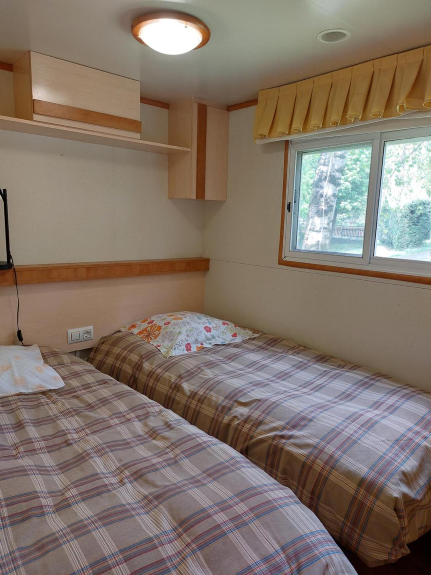 Camping L'Enclave Mobil-Home Estavar Kültér fotó
