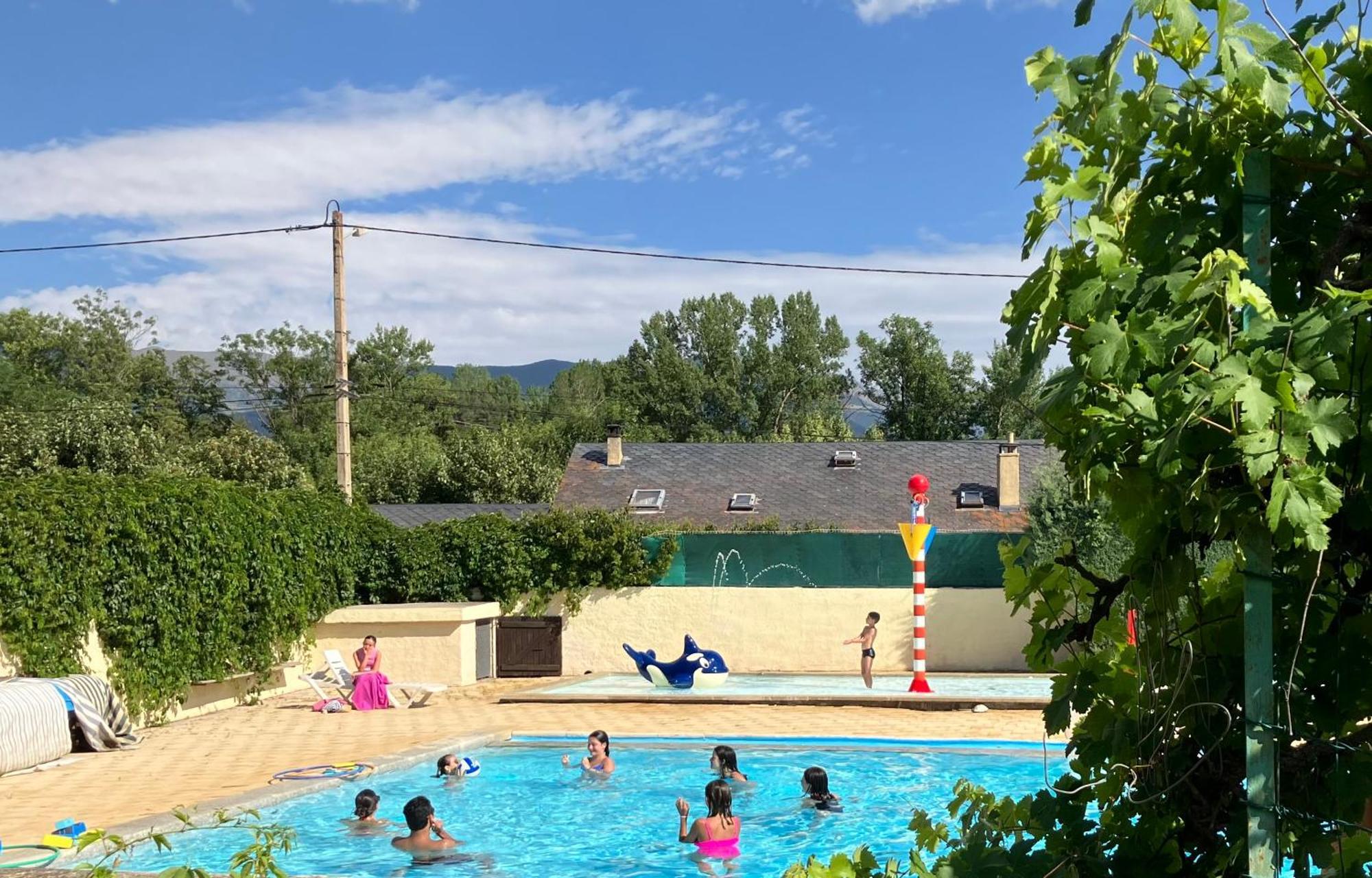 Camping L'Enclave Mobil-Home Estavar Kültér fotó