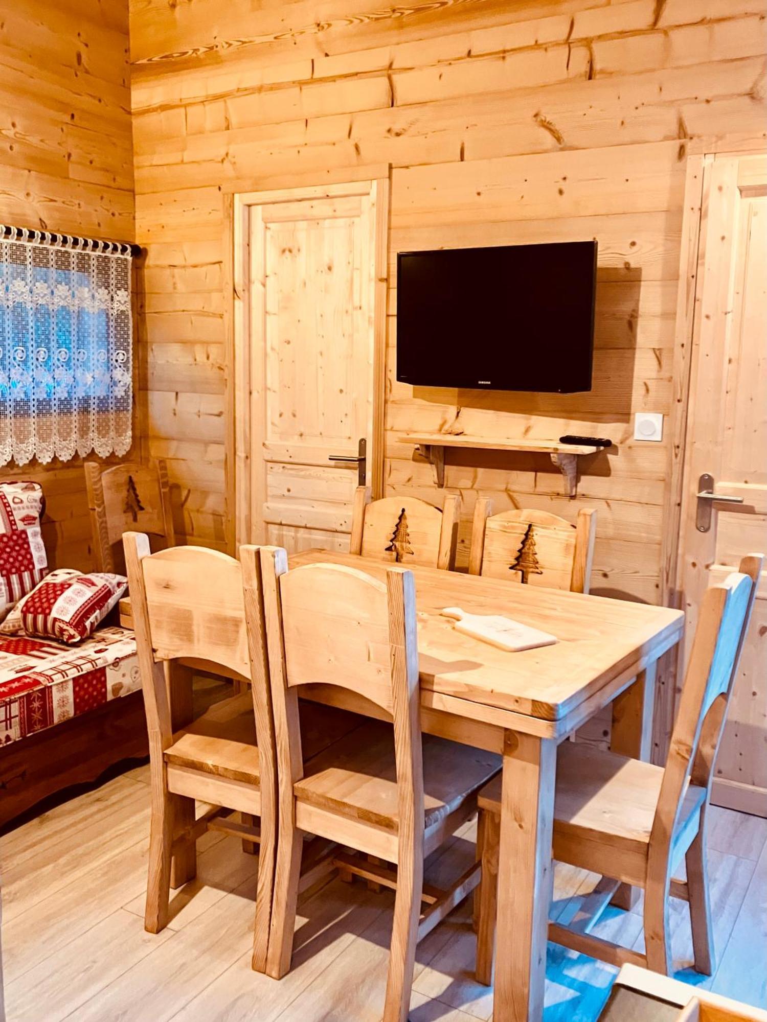 Camping L'Enclave Mobil-Home Estavar Kültér fotó